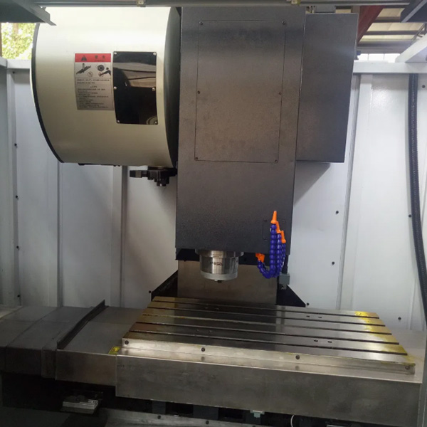 Вертикально фрезерный станок обрабатывающий центр с ЧПУ TS VMC 1050 4 Вертикально фрезерный обрабатывающий центр VMC 1050