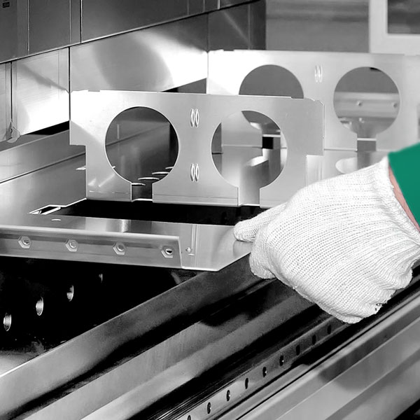 vozmozhnost-izgotovleniya-slozhnyh-detalej.jpg Гидравлический листогибочный пресс TS-40/2000 — изображение 9