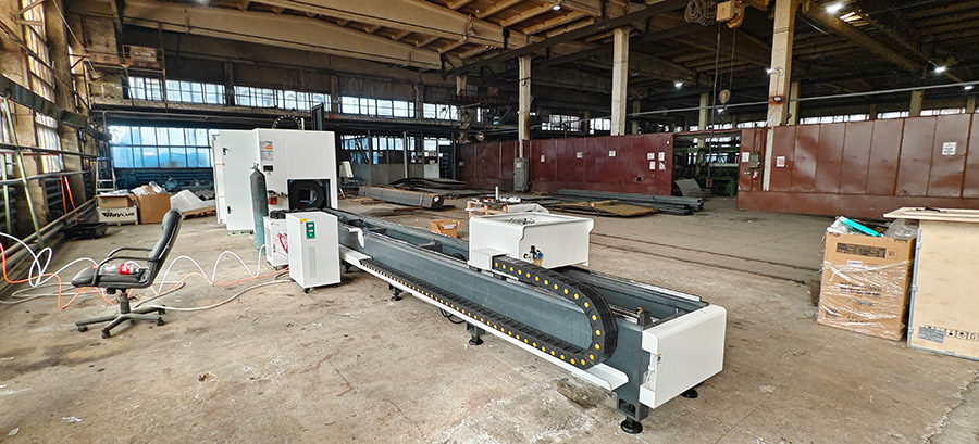 Запуск лазерного станка для резки труб TL6020 4 запуск лазерного трубореза 1